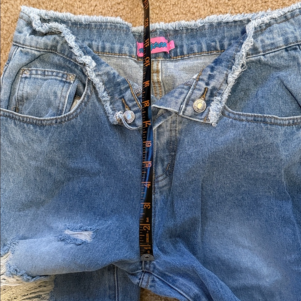 Edikted Ripped Jeans - Picture 6 of 7
